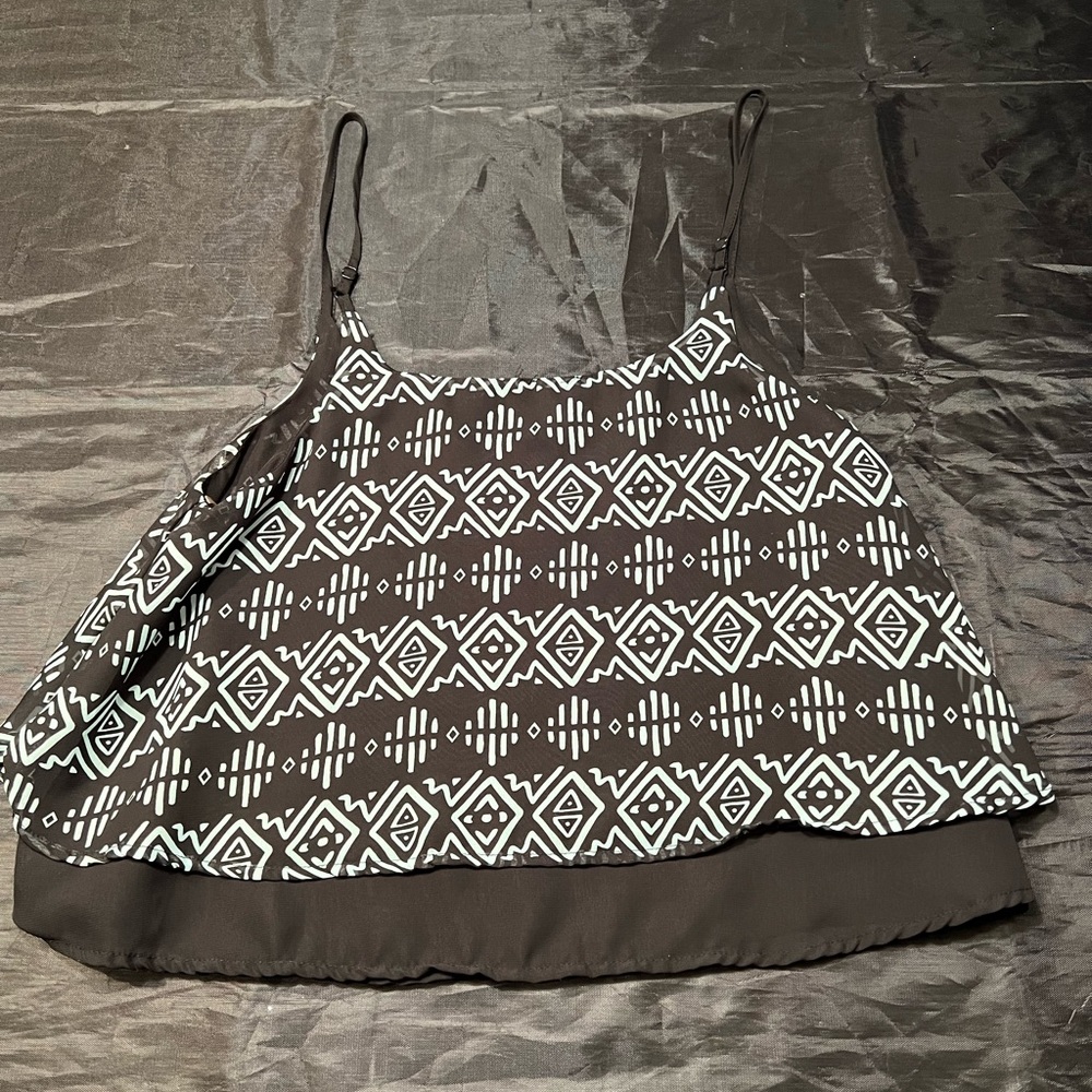 Cropped Rue21 Tank. Size medium - Picture 2 of 4